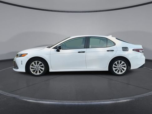 Used 2024 Toyota Camry LE FWD image 5