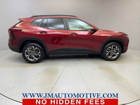 Used 2024 Chevrolet Trax LT w/ Driver Confidence Package image 6