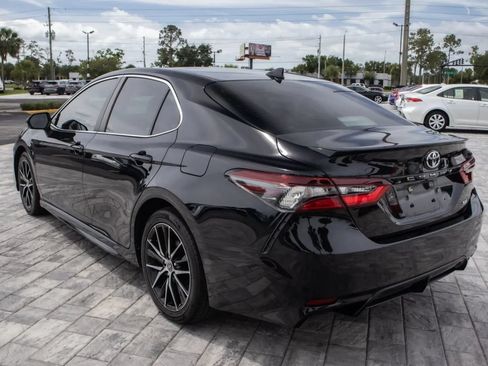 Used 2023 Toyota Camry SE FWD image 5