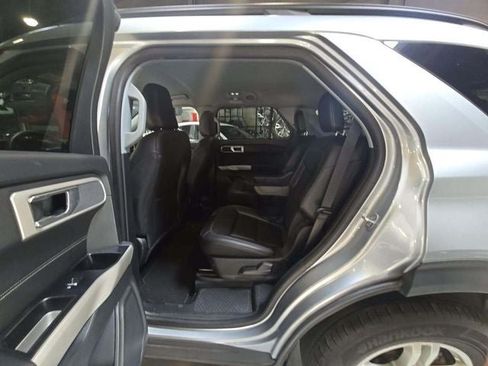 Used 2024 Ford Explorer XLT w/ Equipment Group 202A AWD/4WD image 19