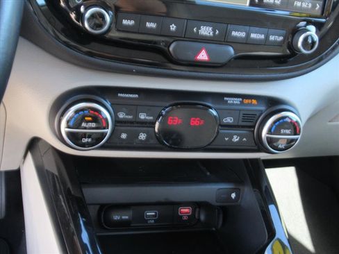 Used 2020 Kia Soul EX image 25