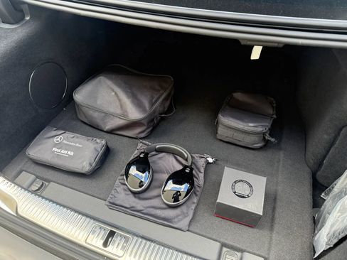 Used 2024 Mercedes-Benz S 63 AMG S w/ Carbon Fiber Exterior Package image 41