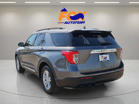 Used 2024 Ford Explorer XLT RWD image 3