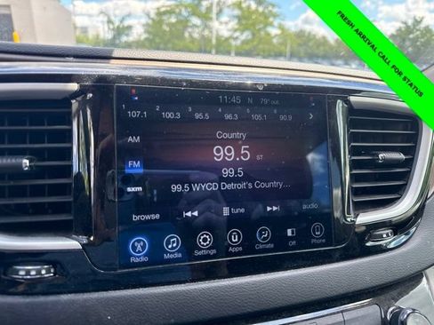 Used 2017 Chrysler Pacifica Touring FWD image 31