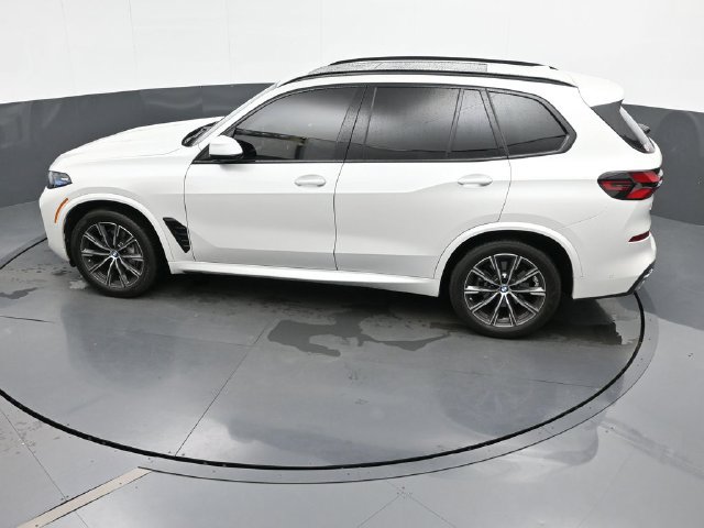 Used 2025 BMW X5 xDrive40i w/ M Sport Package AWD/4WD image 57
