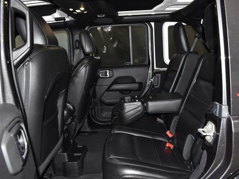 Used 2020 Jeep Wrangler Unlimited Sahara image 9