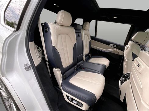 Used 2020 BMW X7 xDrive40i w/ Executive Package AWD/4WD image 19