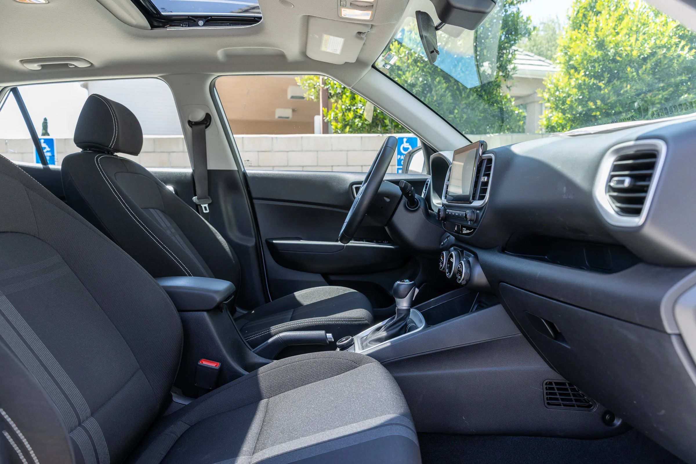 Used 2025 Hyundai Venue SEL FWD image 30