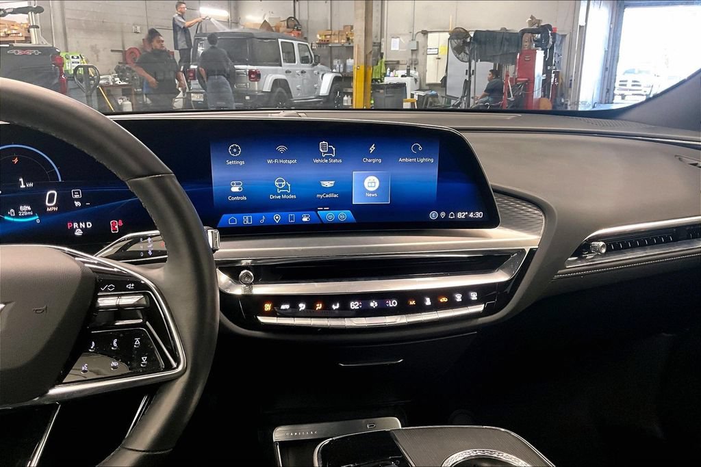 Used 2024 Cadillac Lyriq Luxury RWD image 5