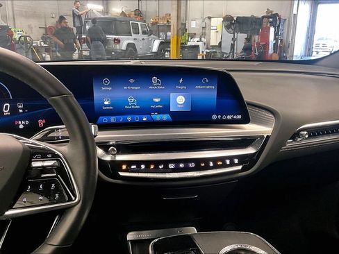 Used 2024 Cadillac Lyriq Luxury RWD image 5
