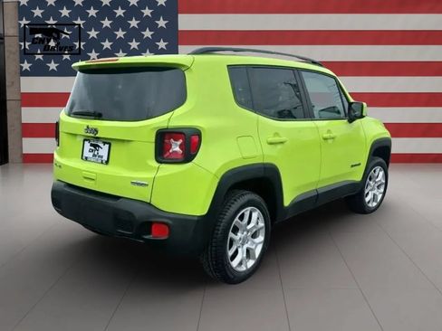 Used 2018 Jeep Renegade Latitude AWD/4WD image 5