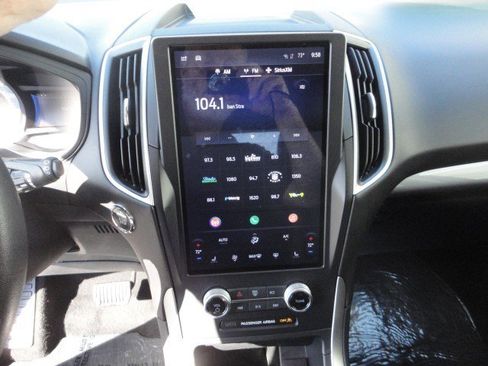 Used 2024 Ford Edge SEL image 6