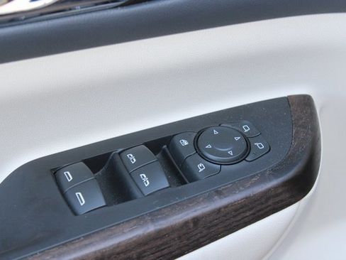 Used 2023 GMC Acadia Denali w/ Black Diamond Edition image 24