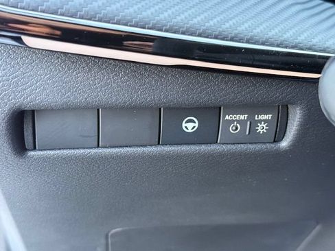Used 2025 Nissan Kicks SR AWD/4WD image 30