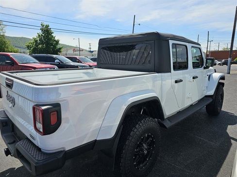 Used 2022 Jeep Gladiator Overland w/ Cold Weather Group image 4