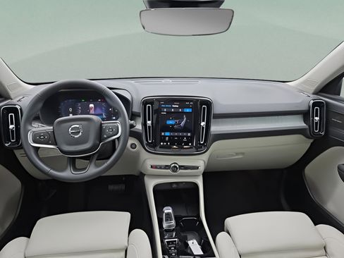New 2025 Volvo XC40 B5 Ultra w/ Climate Package AWD/4WD image 15