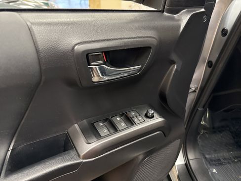 Used 2023 Toyota Tacoma TRD Sport image 34