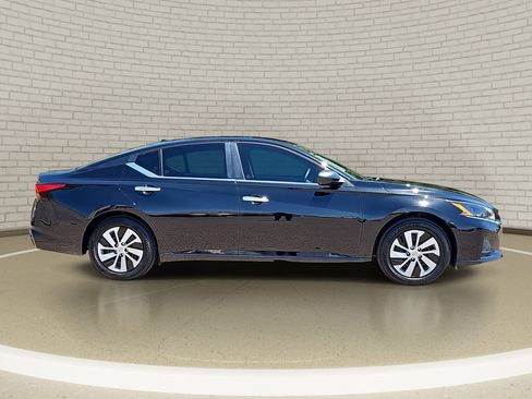 Certified 2025 Nissan Altima 2.5 S FWD image 4