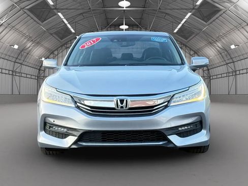 Used 2017 Honda Accord Touring image 2