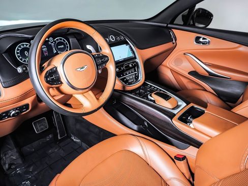 Used 2023 Aston Martin DBX image 21