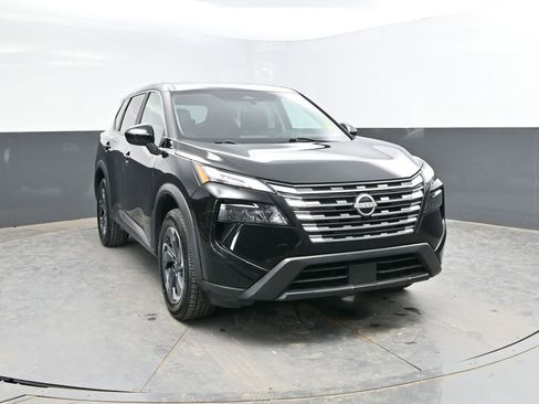 Used 2024 Nissan Rogue SV FWD image 4