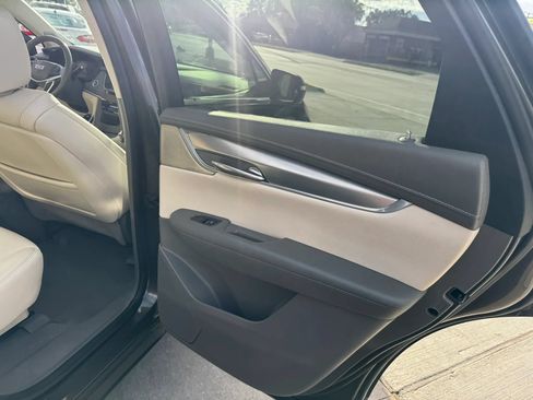 Used 2020 Cadillac XT5 Premium Luxury AWD/4WD image 19
