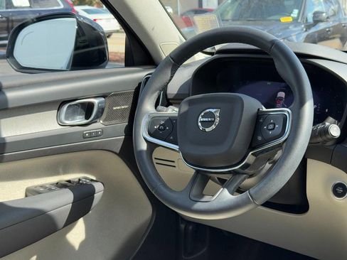 Certified 2023 Volvo XC40 B5 Ultimate w/ Protection Package Premier image 13