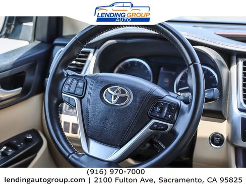 Used 2019 Toyota Highlander XLE w/ Carpet Mat Package (TMS) image 13