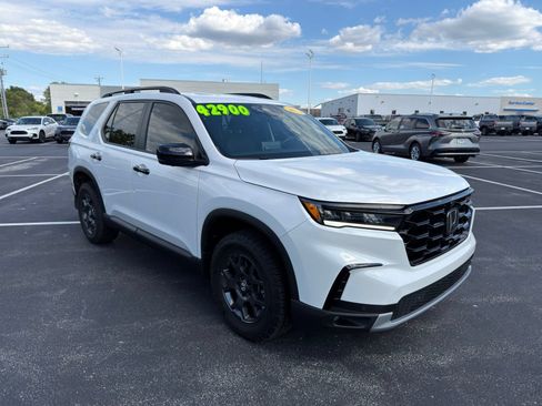 Used 2023 Honda Pilot TrailSport image 10