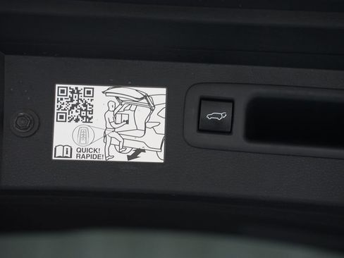 Used 2023 Toyota Highlander Limited image 37