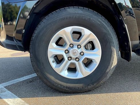 Used 2018 Toyota 4Runner SR5 Premium image 8