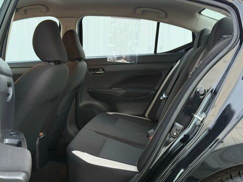 Used 2021 Nissan Versa SV image 12