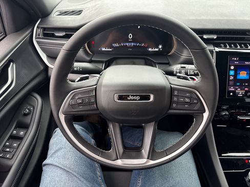 New 2025 Jeep Grand Cherokee Laredo X w/ Luxury Tech Group I image 14