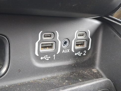 Used 2023 RAM 1500 Laramie AWD/4WD image 27