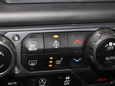 Used 2018 Jeep Wrangler Unlimited Rubicon w/ Dual Top Group AWD/4WD image 8