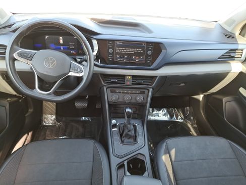 Used 2022 Volkswagen Taos SE FWD image 9