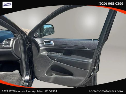 Used 2019 Jeep Grand Cherokee Altitude AWD/4WD image 29
