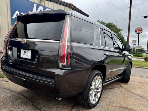 Used 2017 Cadillac Escalade Premium Luxury AWD/4WD image 5