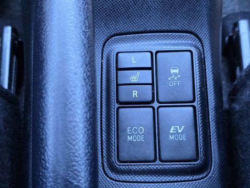 Used 2015 Toyota Prius C Four image 18