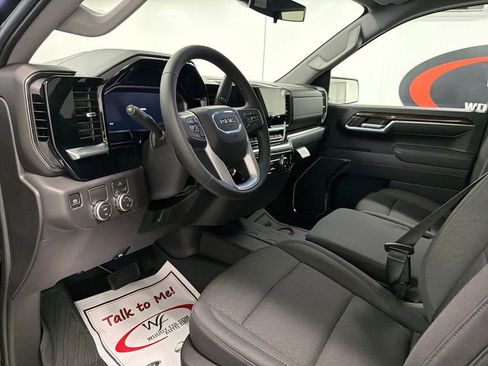 New 2026 GMC Sierra 1500 SLE w/ Preferred Package RWD image 9