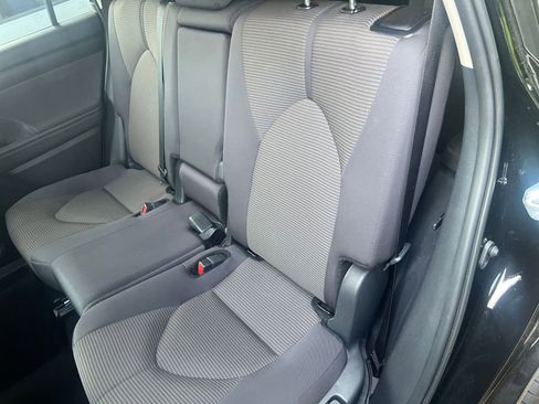 Used 2025 Toyota Highlander LE FWD image 36