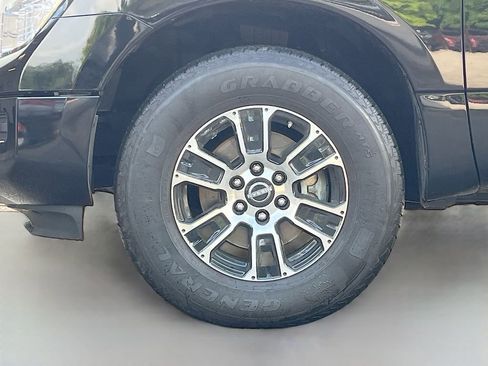 Used 2024 Nissan Titan SV AWD/4WD image 28