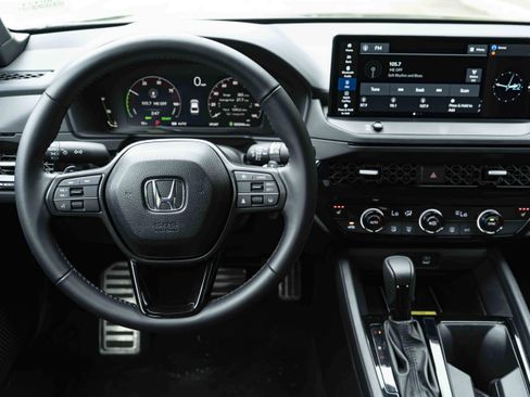 Used 2025 Honda Accord Sport image 19