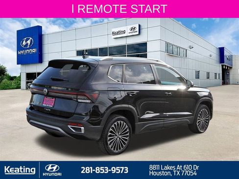 Used 2025 Volkswagen Taos SE image 5