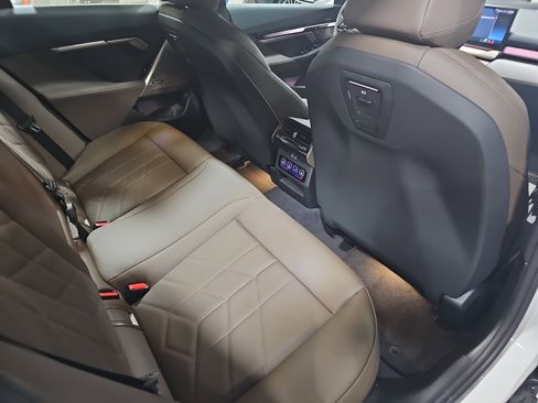 New 2026 BMW i5 eDrive40 w/ Premium Package image 11