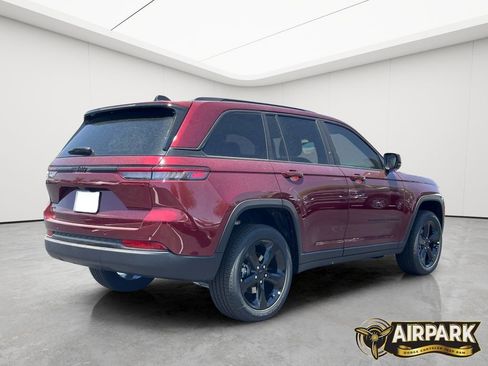 New 2025 Jeep Grand Cherokee Altitude AWD/4WD image 7