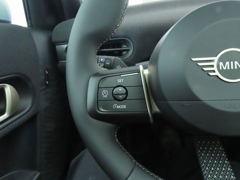 Used 2026 MINI Cooper 4-Door Hardtop image 12