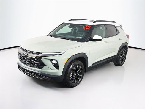 Used 2025 Chevrolet TrailBlazer ACTIV w/ Convenience Package image 3