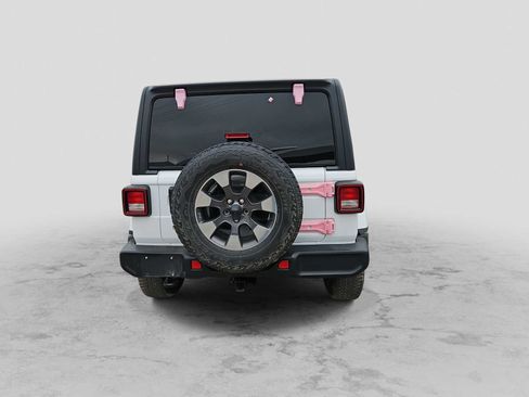 Used 2018 Jeep Wrangler Unlimited Sahara image 7