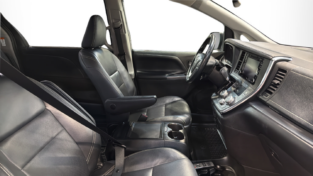 Used 2019 Toyota Sienna SE AWD/4WD image 14